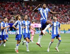 PG在线网站-沙尔克04客场惨败，遭遇连败