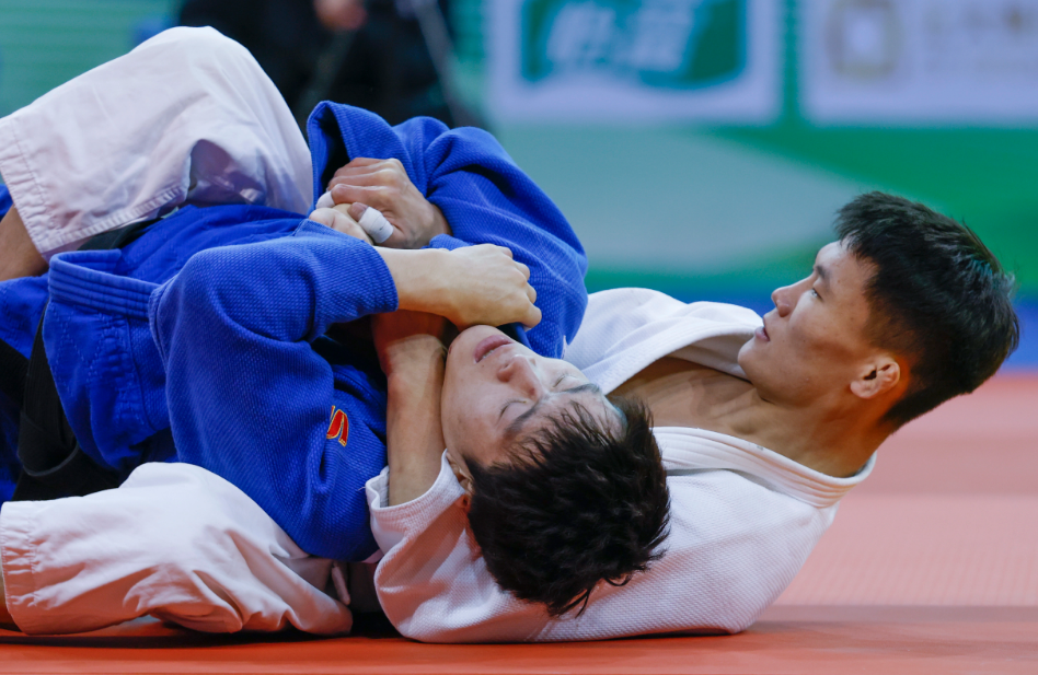 PG平台-柔道选手技压群雄，夺得冠军头衔